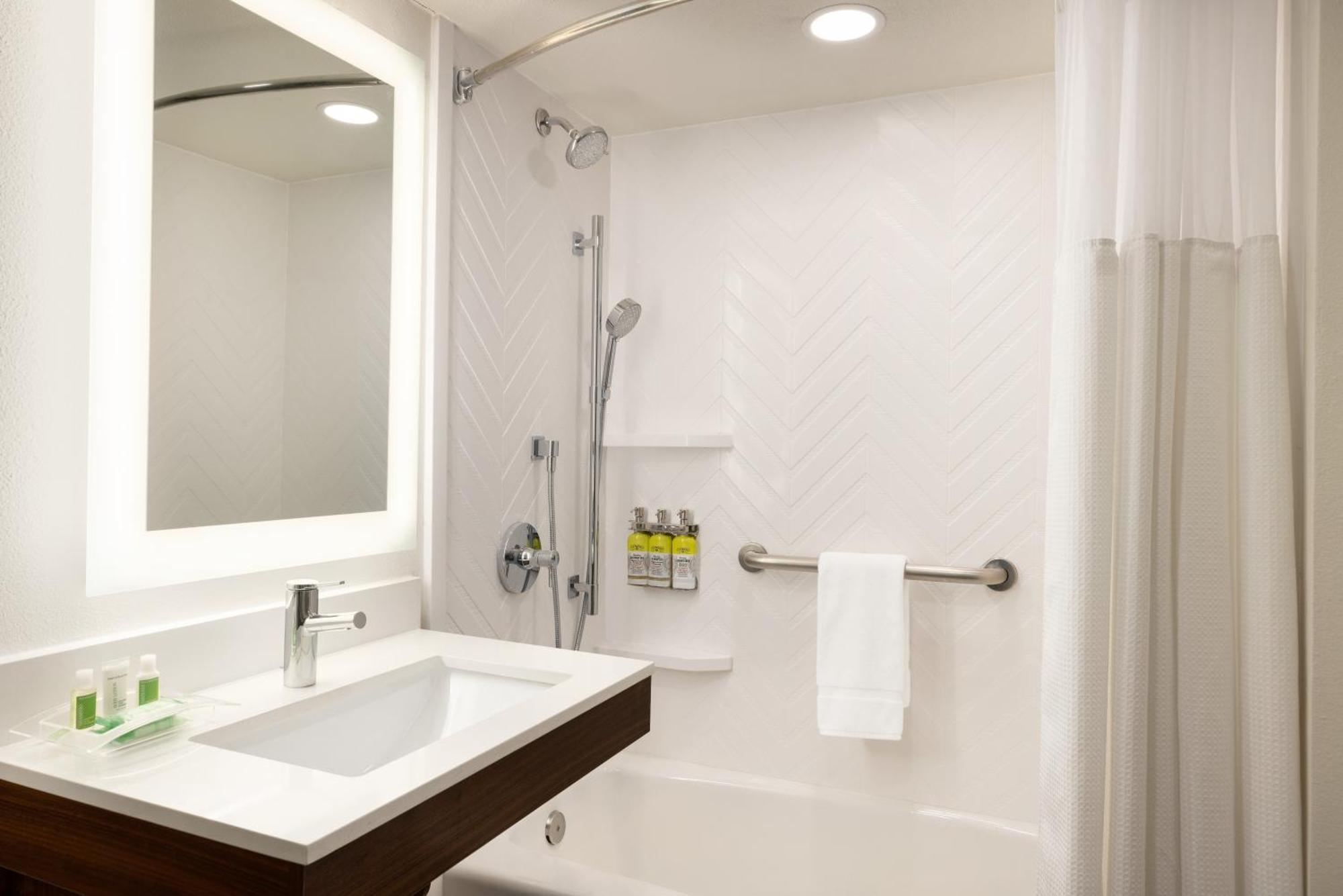Doubletree By Hilton Fort Worth South Экстерьер фото