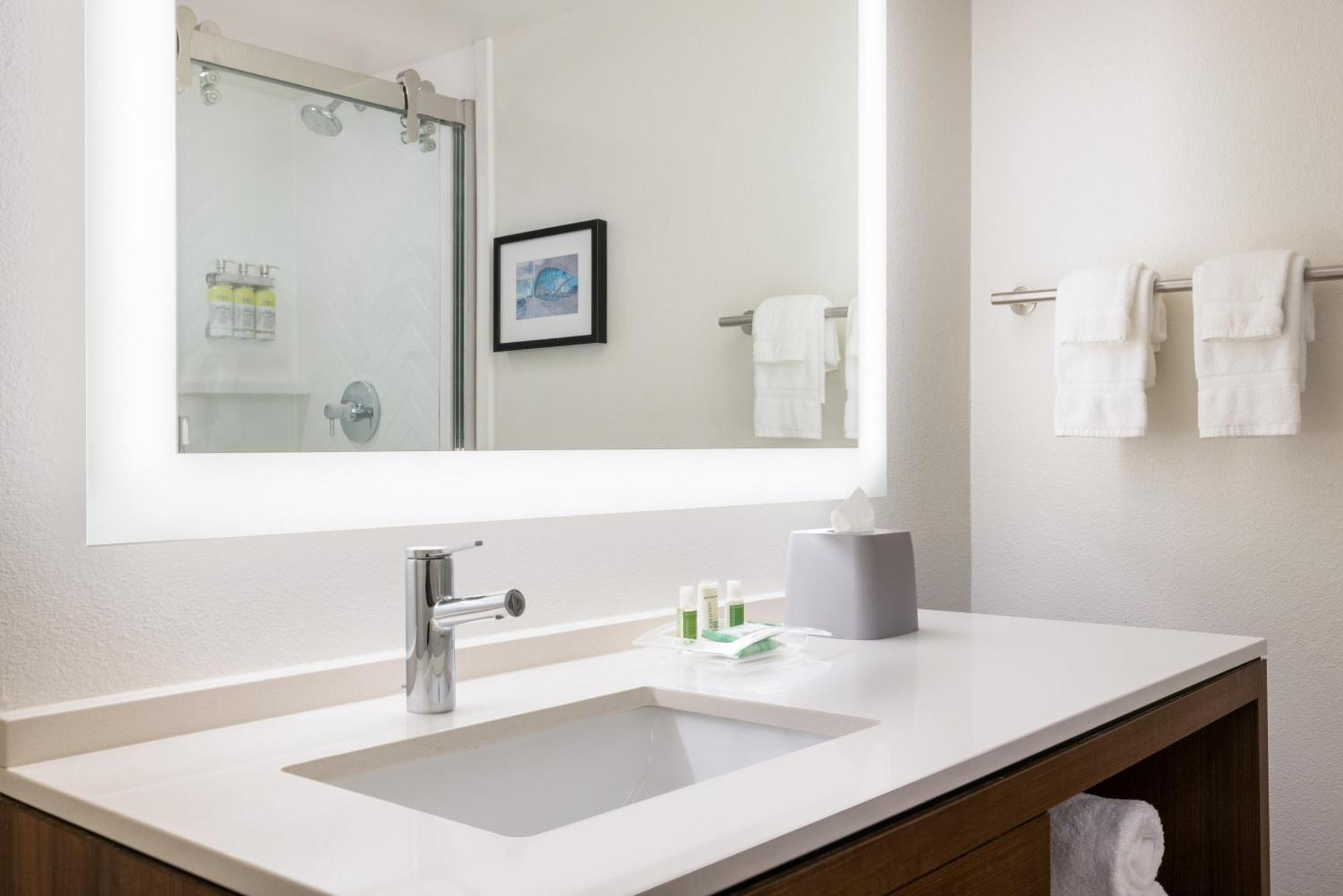 Doubletree By Hilton Fort Worth South Экстерьер фото