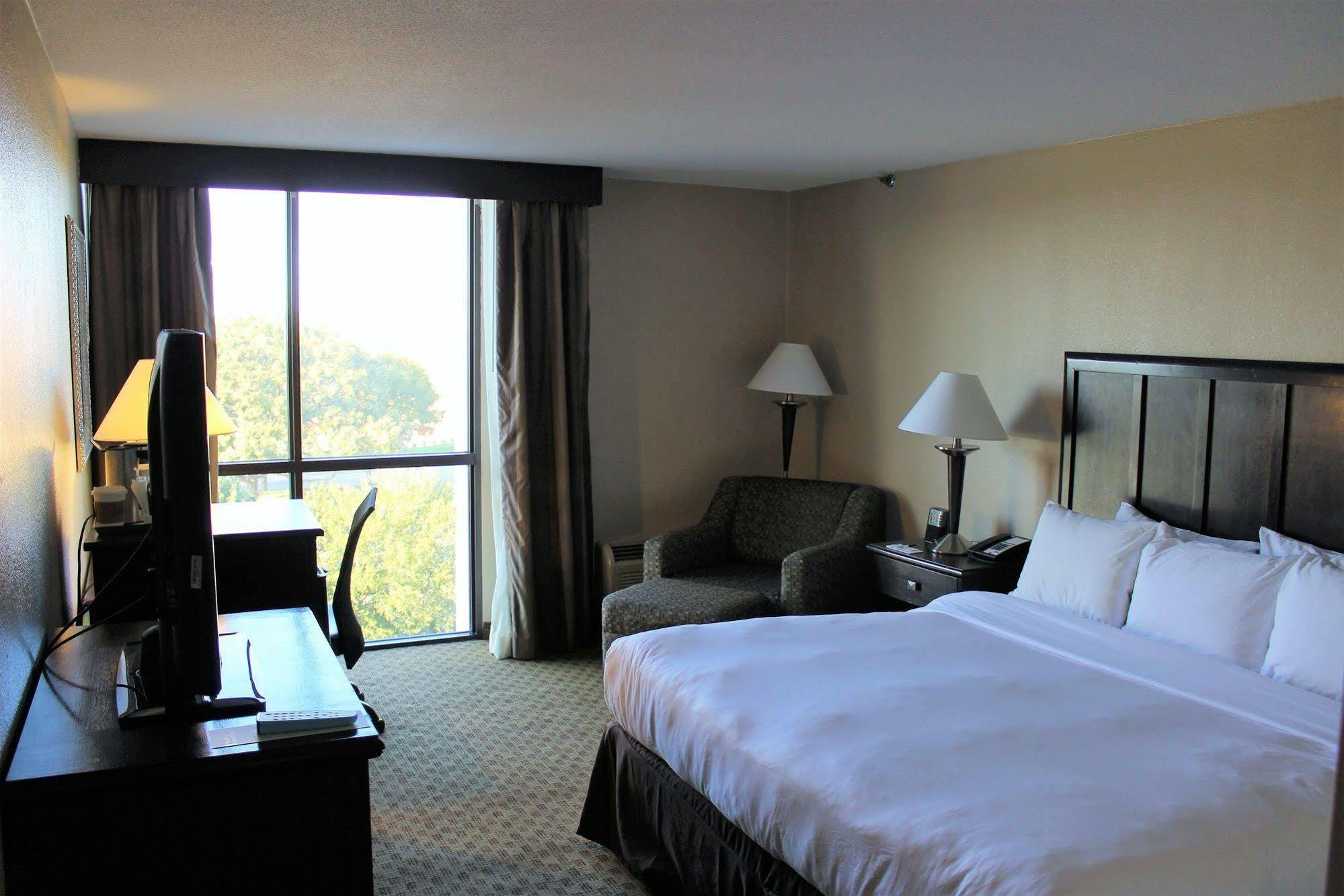 Doubletree By Hilton Fort Worth South Экстерьер фото